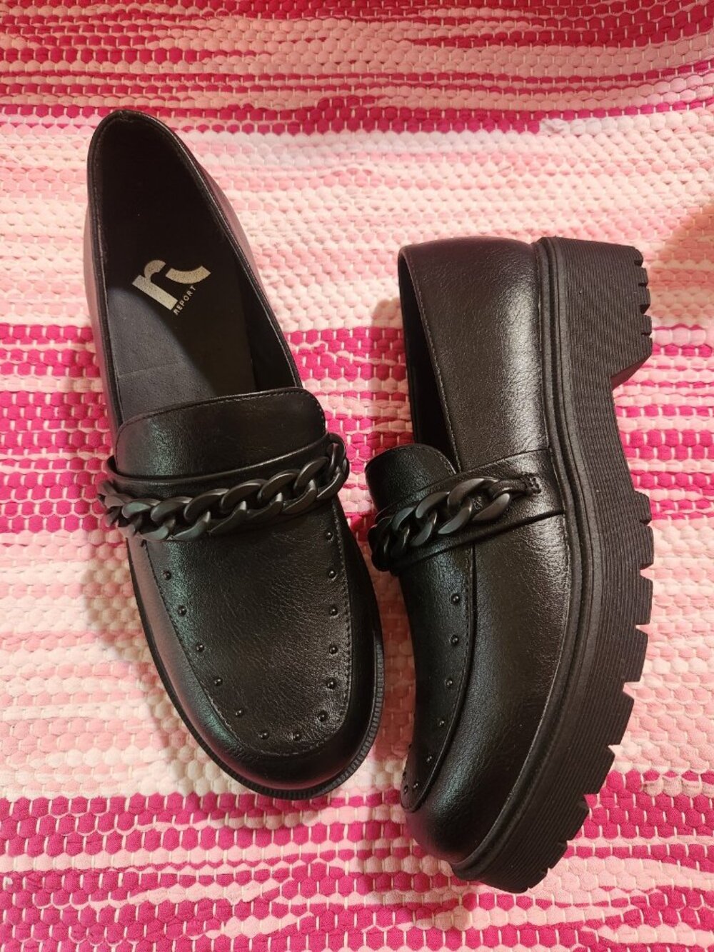 Report Hayden Loafers With Black Chain Size 8